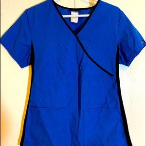 Cherokee scrub top navy blue and black 2 pockets in front